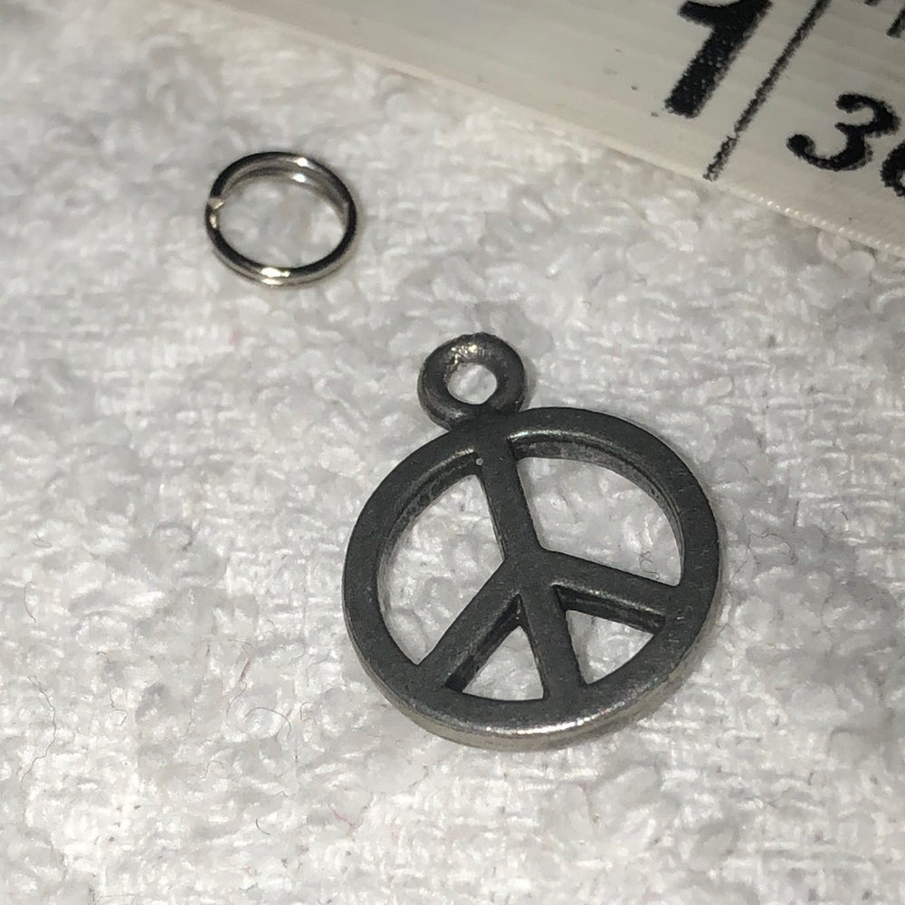 CHARM Peace Sign NOT SILVER - Picture 1 of 2